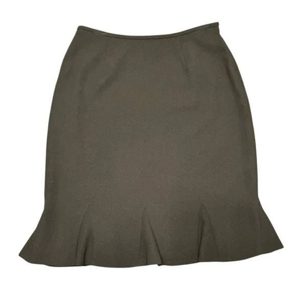 Le Suit Black Knee-Length Fluted Hem Pencil Skirt Size 8P - Picture 1 of 6